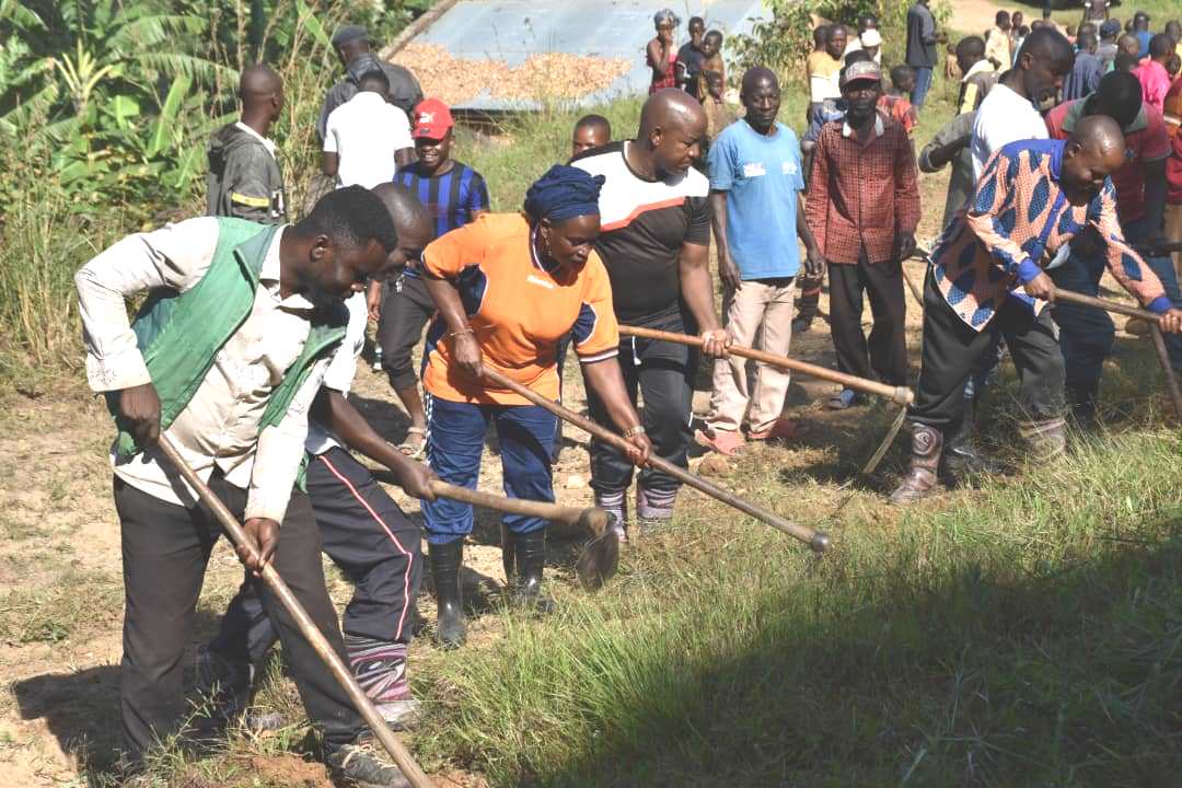 Le 1er Vice-président du Sénat demande aux burundais d’élever des lapins et cultiver pendant la saison sèche