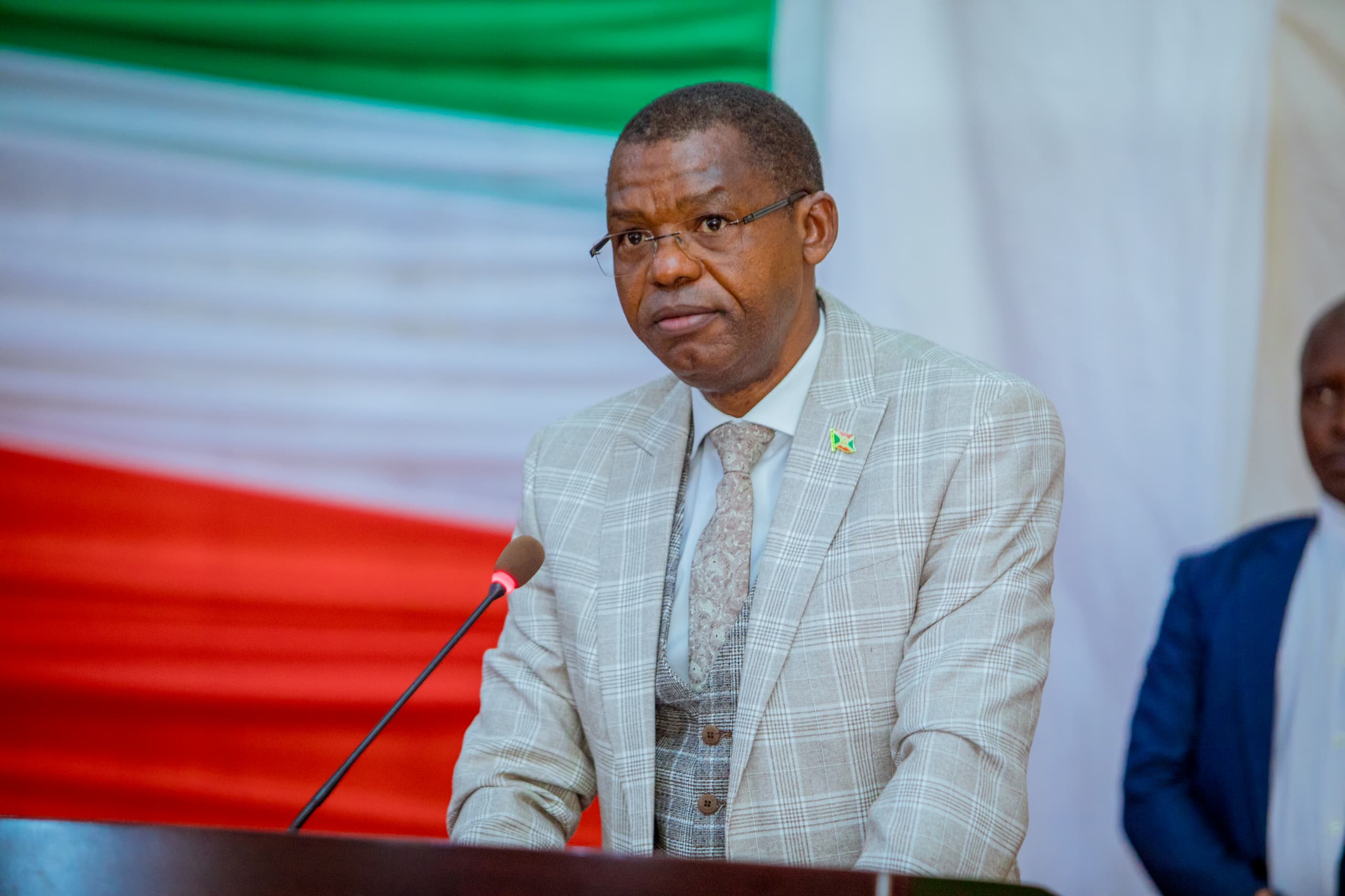 DISCOURS PRONONCE PAR LE PRESIDENT DU SENAT,  TRES HONORABLE EMMANUEL SINZOHAGERA, LORS DE LA CLOTURE DE LA SESSION PARLEMENTAIRE ORDINAIRE DU MOIS D’AVRIL  2025